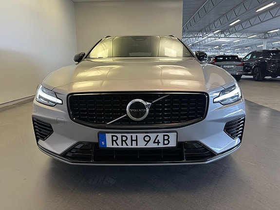 Volvo V60 2 of 19