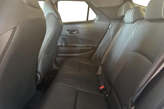 Toyota C-HR 3 of 5