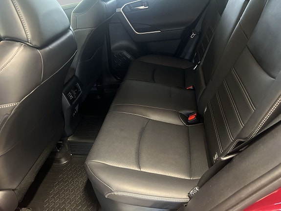 Toyota RAV4 7 of 20