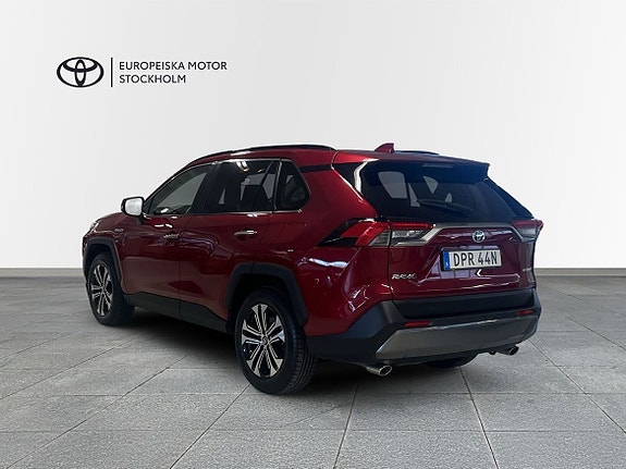 Toyota RAV4 2 of 20