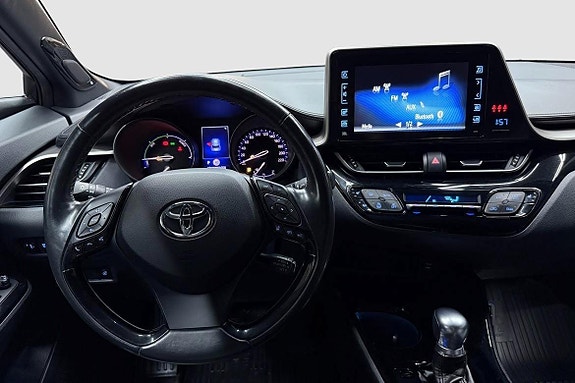 Toyota C-HR 14 of 18