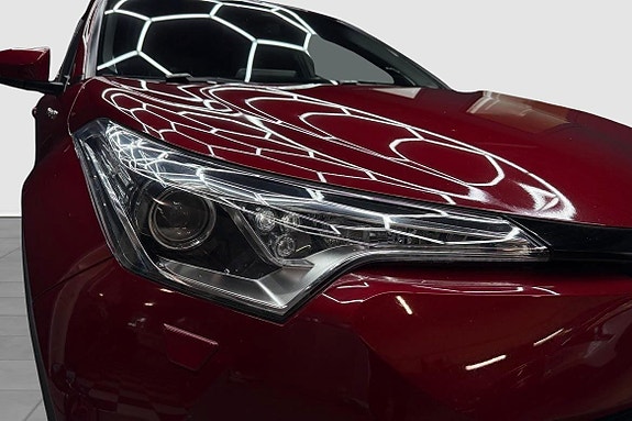 Toyota C-HR 8 of 18