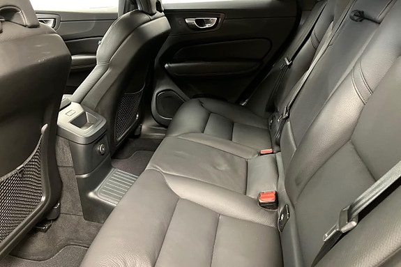 Volvo XC60 13 of 25