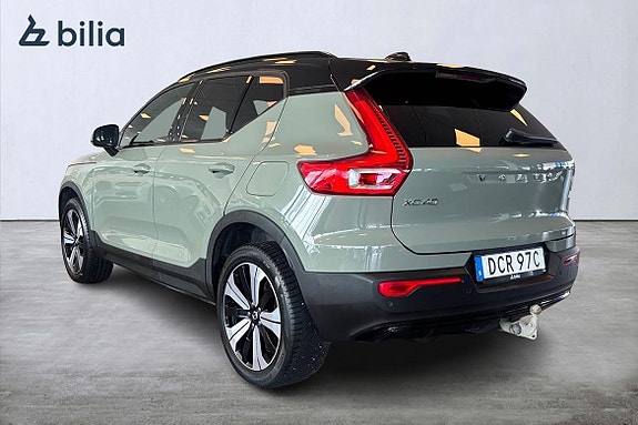 Volvo XC40 2 of 5