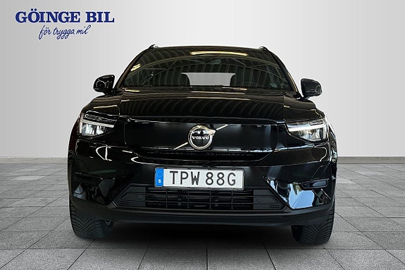 Volvo XC40 3 of 5