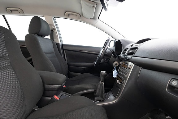 Toyota Avensis 14 of 18
