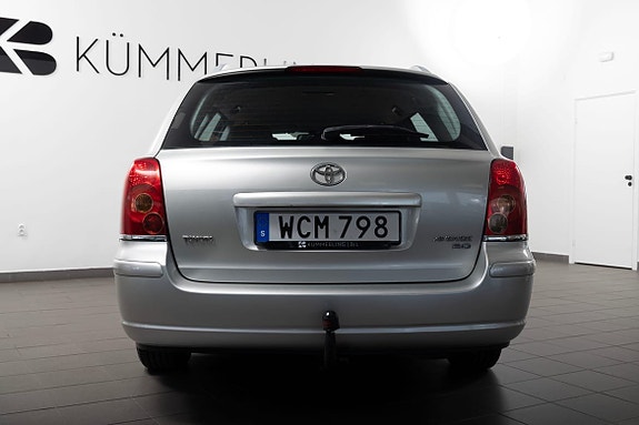 Toyota Avensis 11 of 18