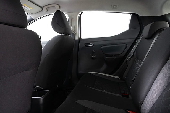 Nissan Micra 17 of 19