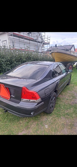 Volvo S60 2 of 5