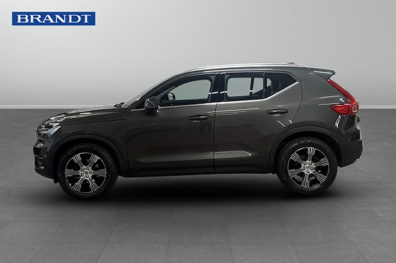 Volvo XC40 3 of 5