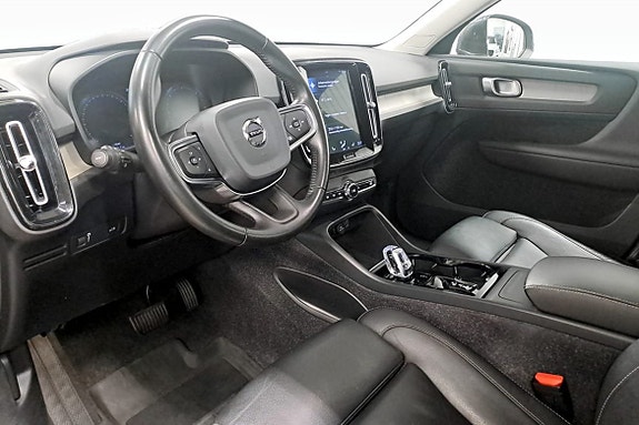 Volvo XC40 6 of 10