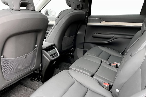 Volvo EX90 11 of 12
