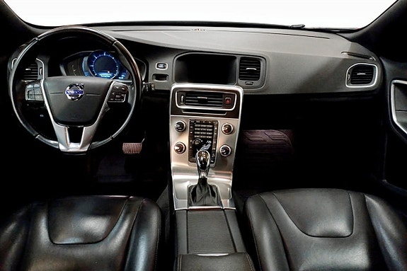 Volvo V60 Cross Country 4 of 5
