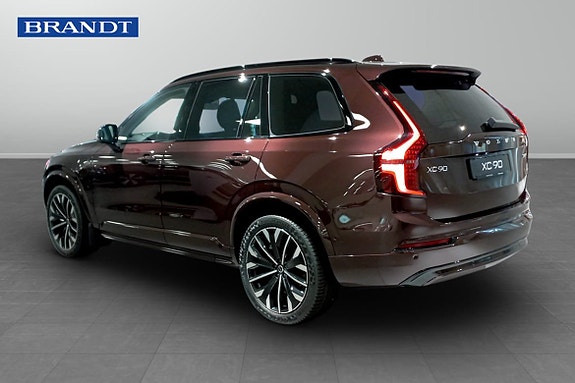 Volvo XC90 2 of 5