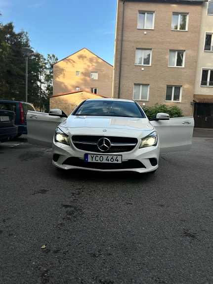 Mercedes-Benz CLA220 d 2 of 5