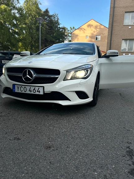 Mercedes-Benz CLA220 d 3 of 5