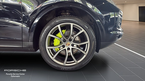 Porsche Cayenne 9 of 11