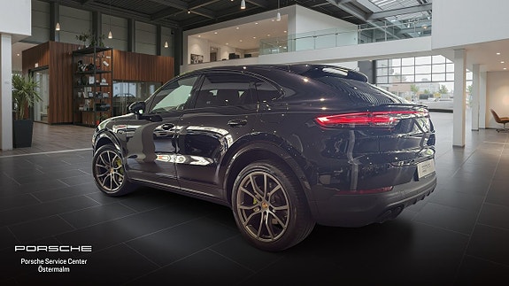 Porsche Cayenne 2 of 5
