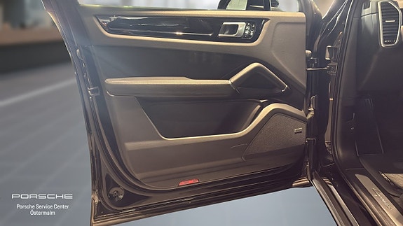 Porsche Cayenne 6 of 11