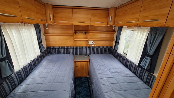 Adria Adora 552 UL Långbädd med Förtält 4 of 6