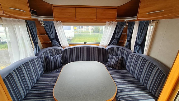 Adria Adora 552 UL Långbädd med Förtält 3 of 6