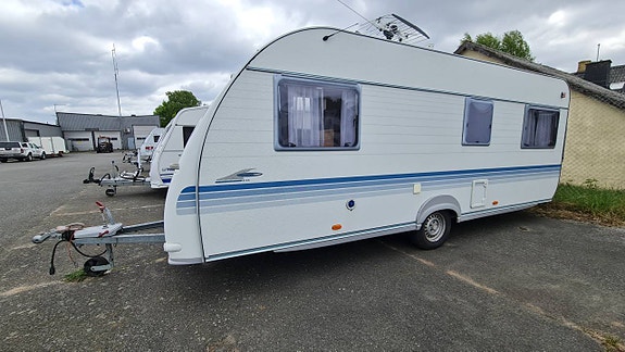 Adria Adora 552 UL Långbädd med Förtält 2 of 6