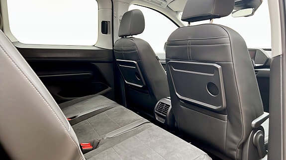Volkswagen Caddy Maxi 16 of 21