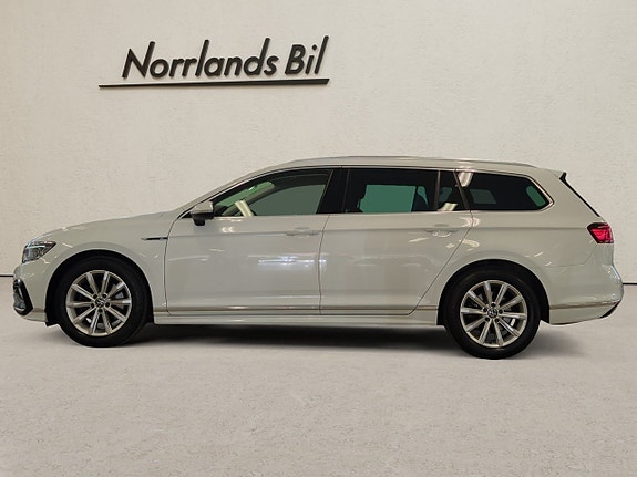 Volkswagen Passat 2 of 5