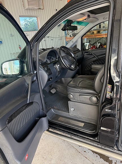 Mercedes-Benz Viano 4 of 5