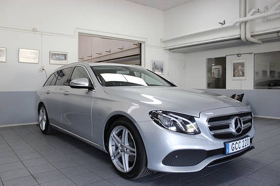 Mercedes-Benz E200 2 of 5