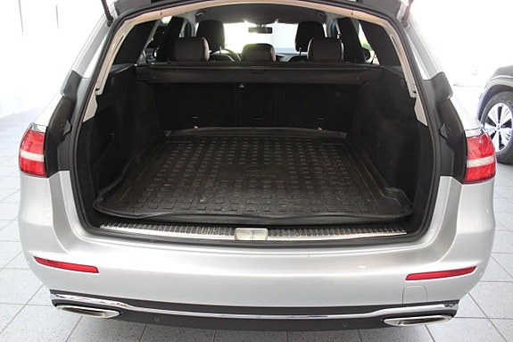 Mercedes-Benz E200 8 of 8