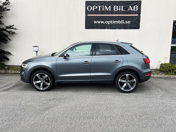Audi Q3 2 of 5