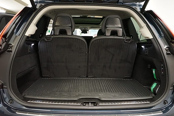 Volvo XC90 10 of 28