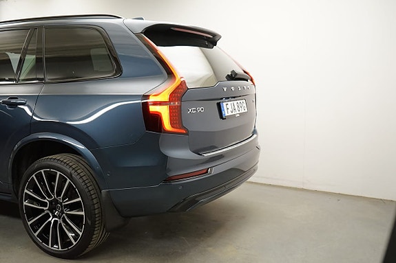 Volvo XC90 3 of 28