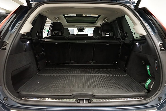 Volvo XC90 11 of 28