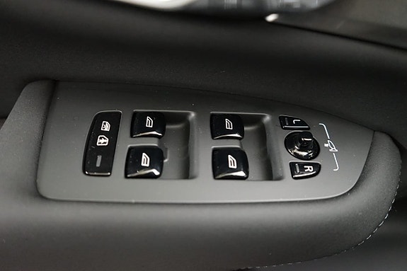 Volvo XC90 14 of 28