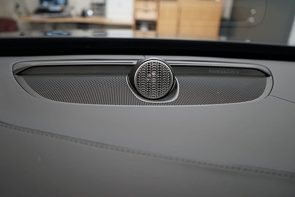 Volvo XC90 18 of 28