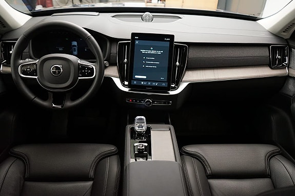 Volvo XC90 5 of 28