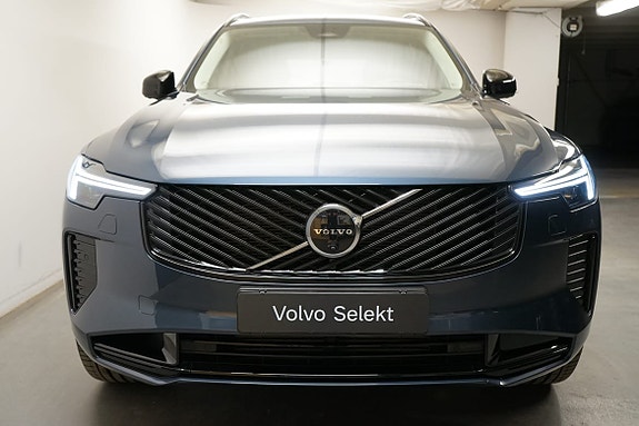 Volvo XC90 26 of 28