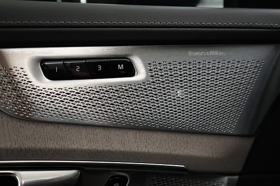 Volvo XC90 15 of 28
