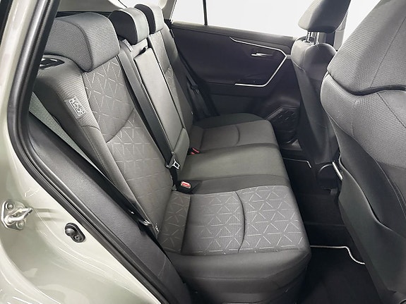 Toyota RAV4 7 of 21