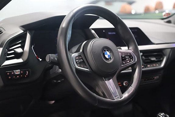 BMW 118i 10 of 12