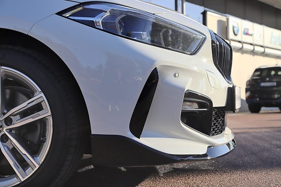 BMW 118i 5 of 12