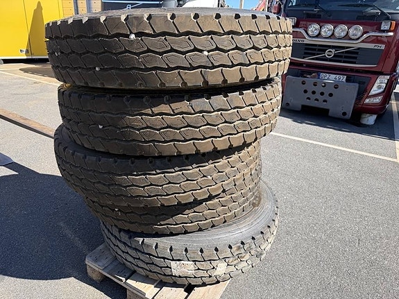 Michelin 325/95R24 3 of 3
