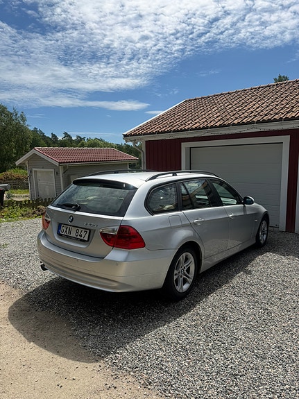 BMW 320d 3 of 5