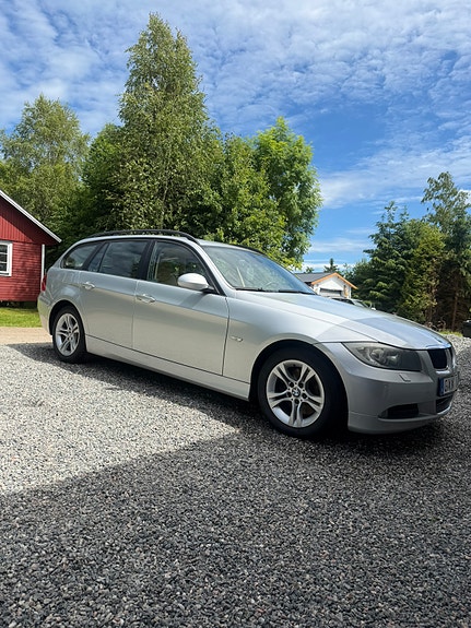 BMW 320d 4 of 5