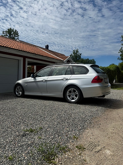 BMW 320d 2 of 5