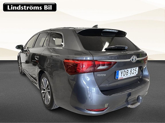 Toyota Avensis 4 of 5
