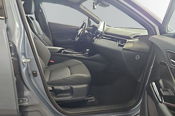 Toyota C-HR 12 of 15