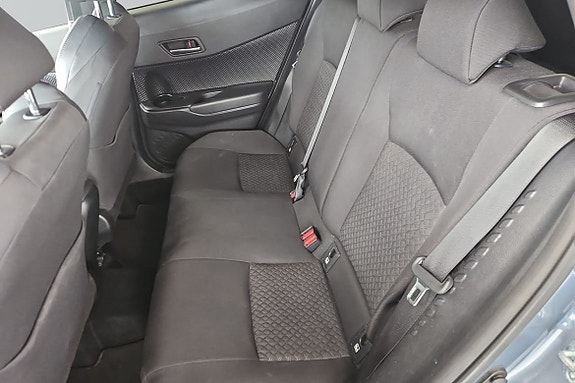 Toyota C-HR 13 of 15